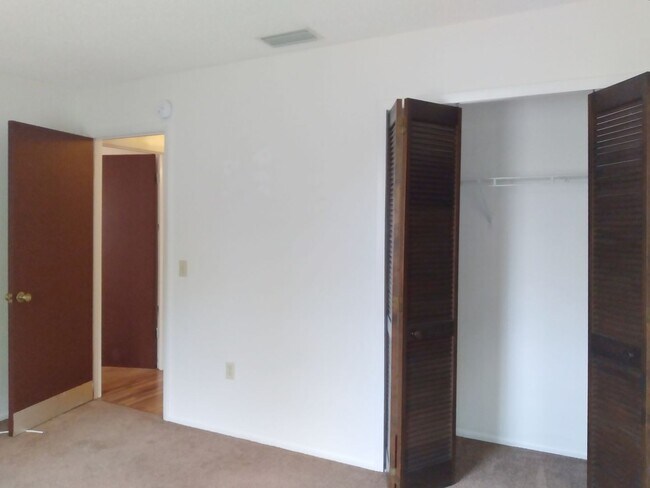 Building Photo - PRICE IMPROVEMENT!!  3/2 2nd floor Villa