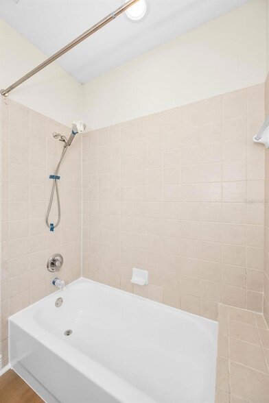 Building Photo - 924 Hemingway Cir