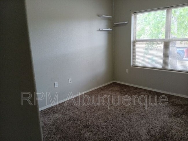Building Photo - 739 Taos Pl SW