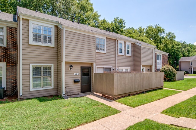 Main Entrance (new fence now installed) - 406 Granville Rd