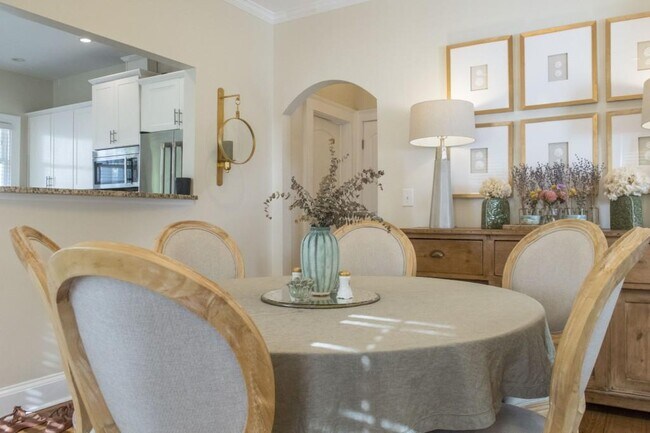 Building Photo - 801 Durant Pl NE