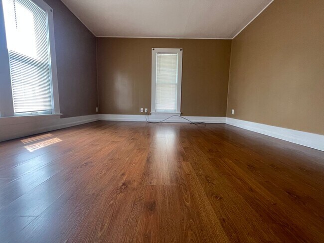 Building Photo - JPL334