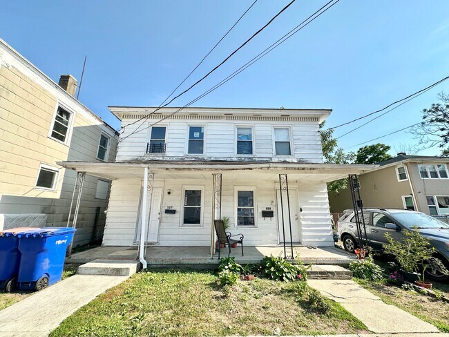 Building Photo - 527 Sassafras St