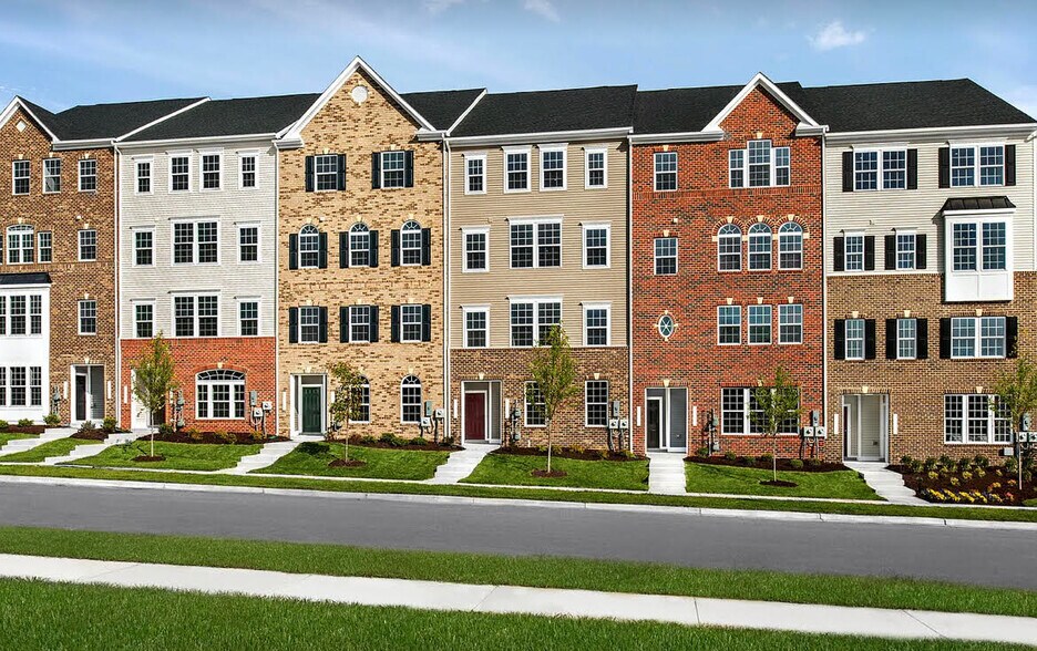 Street view of condos - 10810 Presidential Pky