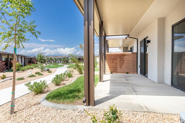 Building Photo - 2952 E Snowberry Dr