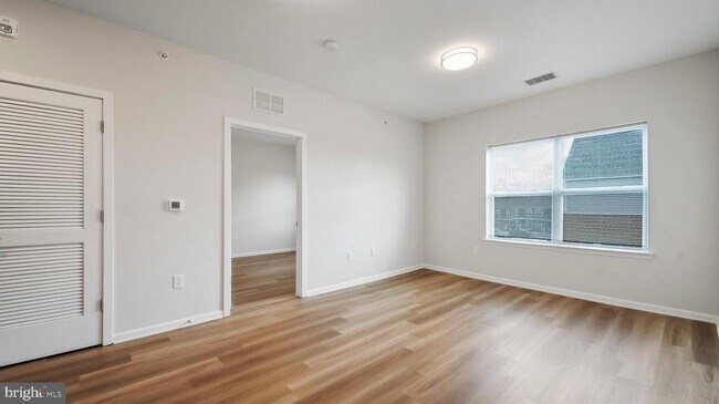 Building Photo - 4907 Hamilton Ave