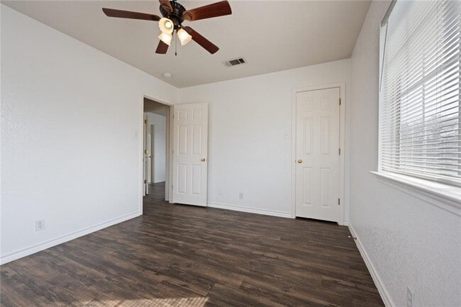 Building Photo - 203 Tamara Dr