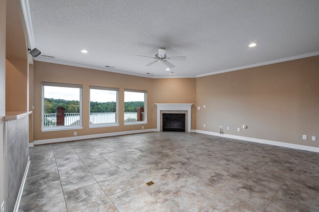 Building Photo - 211 Todaly Cir