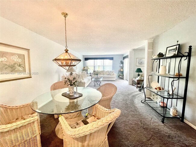 Building Photo - 2309 S Cypress Bend Dr