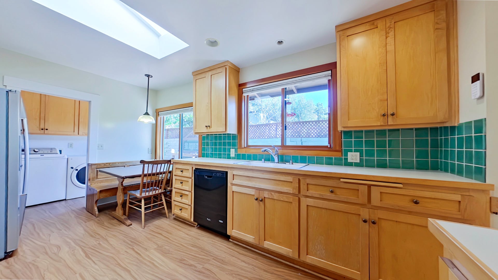 Building Photo - 1915 Las Lunas St