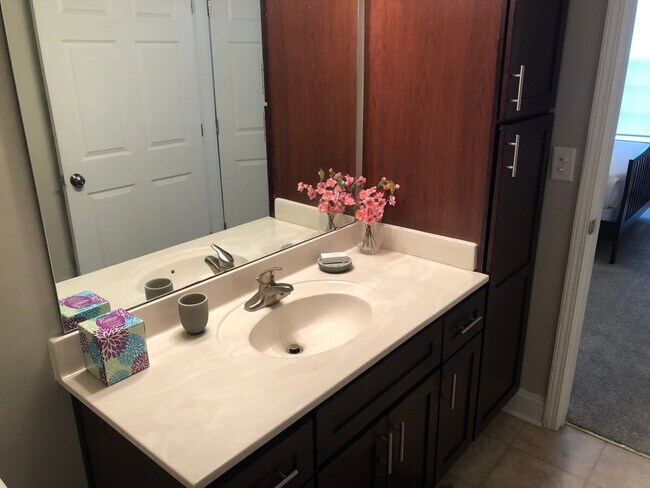 Building Photo - 645 Amber Meadows Way