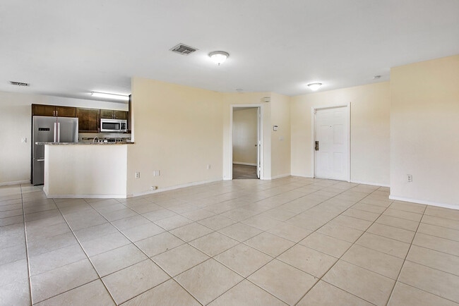 Building Photo - 8460-8466