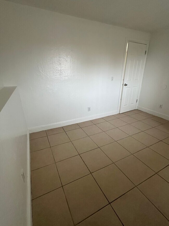 Building Photo - Beautiful 4-Bedroom, 2-Bath Home with Classic Layout and Large Yard