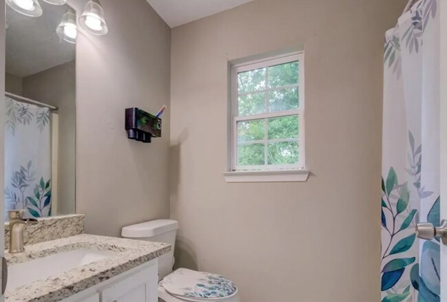 Building Photo - 108 Creekside Dr