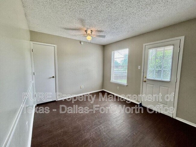 Building Photo - 3505 Biscay Dr