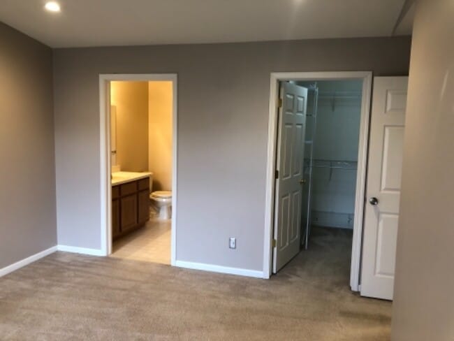 Building Photo - 51761 Adler Park Dr W