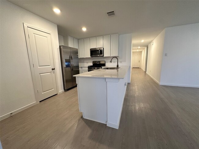 Building Photo - 210 Amy St