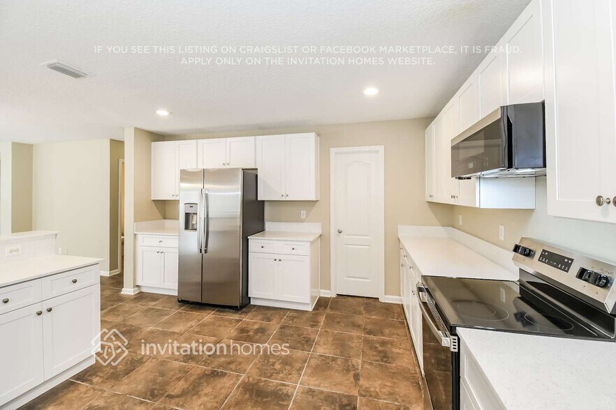 Building Photo - 12192 Pebble Point Dr W