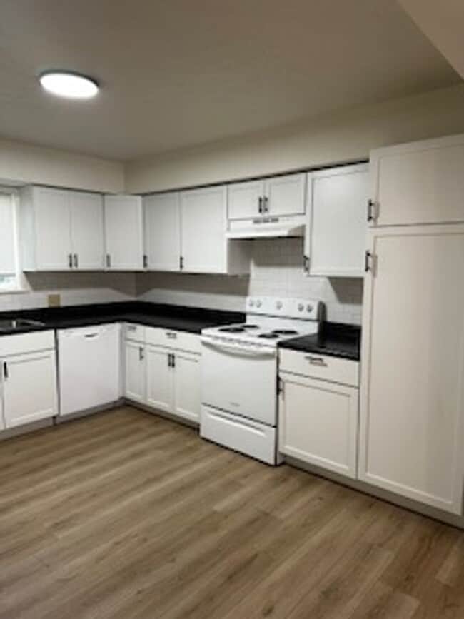 Building Photo - Fully Remodeled Home!