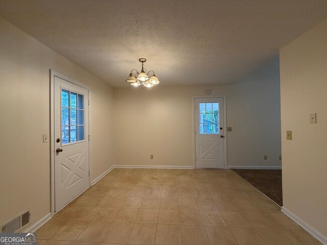 Building Photo - 734 Marthas Dr
