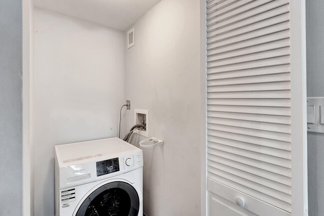 Building Photo - 480 NW 20th St