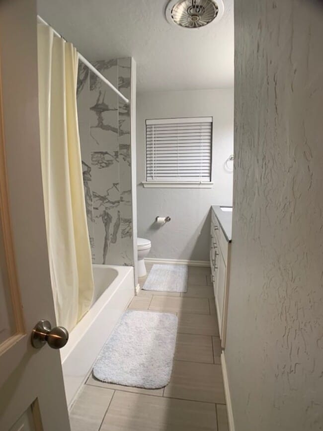 Building Photo - 3 Bed Home OKC - Move in Deposit-Free! (If Qualified)