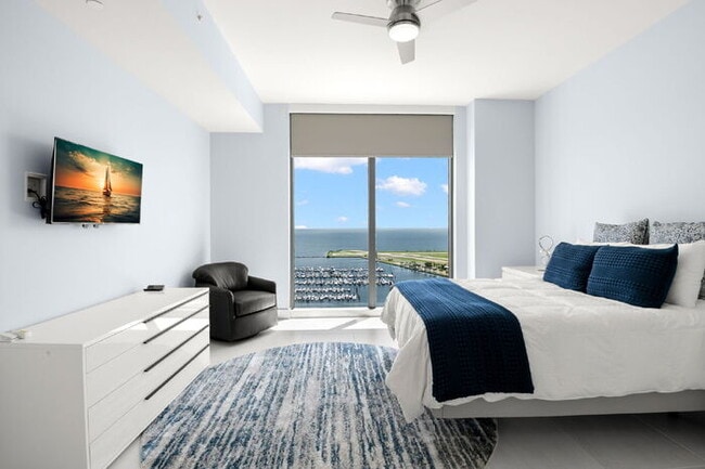 Building Photo - LUXURY Fully Furnished Condo in Saltaire For Rent!