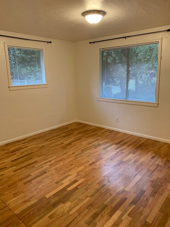 Building Photo - 910 N 149th St