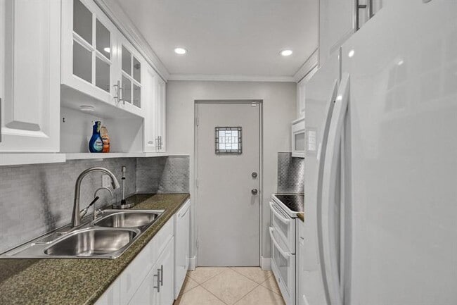 Building Photo - 1407 NE 56th St