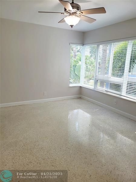 Building Photo - 711 Bayshore Dr