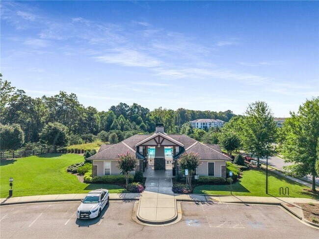 Building Photo - 520 Walden Glen Ln