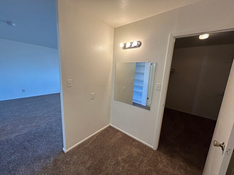 Building Photo - 5744 N 44th Ave