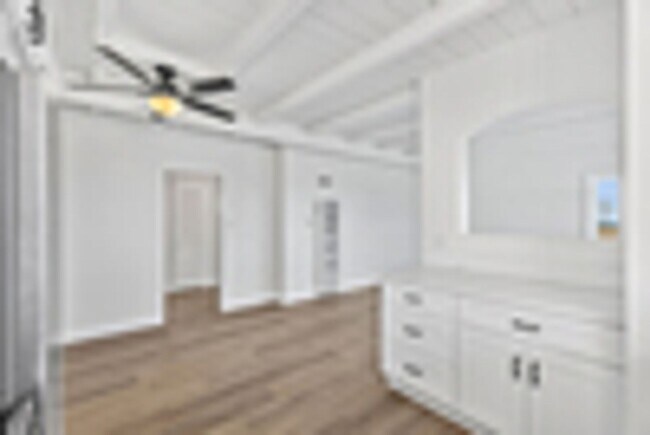 Building Photo - 303 S Ola Vista