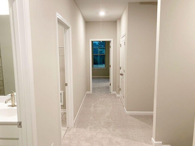 Building Photo - 6023 Skellig St