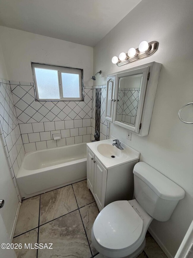 Building Photo - 4634 E Montecito St