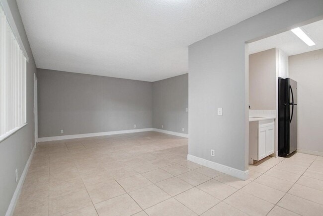 Building Photo - 516 Meadows Cir