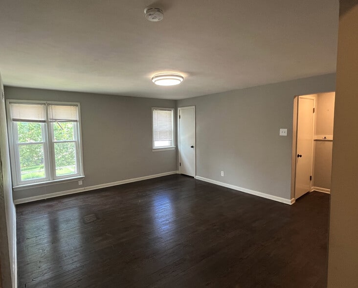 Apartment A - 7558 Woodland Ave