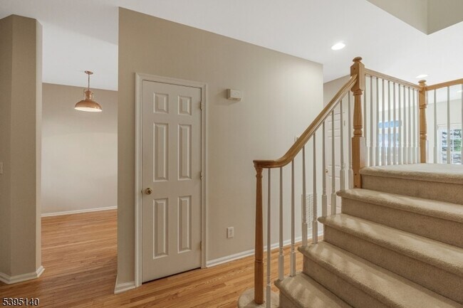 Building Photo - 105 Wallace Ct