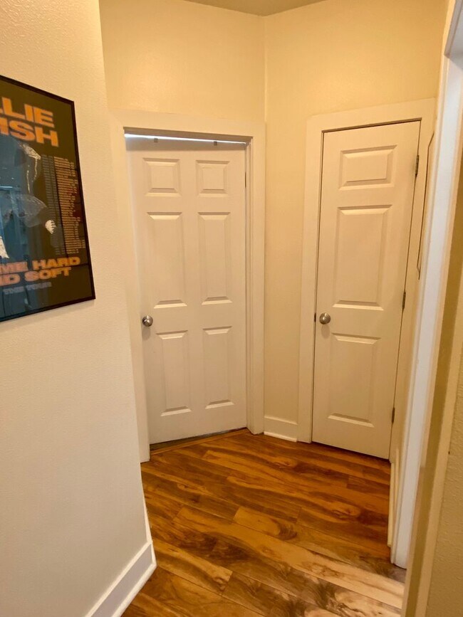 Building Photo - Available for 2026-2027 Fall Pre-Leasing! ...