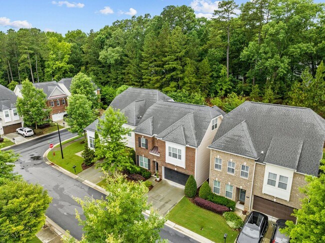 Building Photo - Gorgeous 3 Bedroom Townhome w/ Premium Fin...