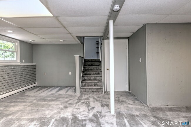 Building Photo - 68 Pond Hill Rd