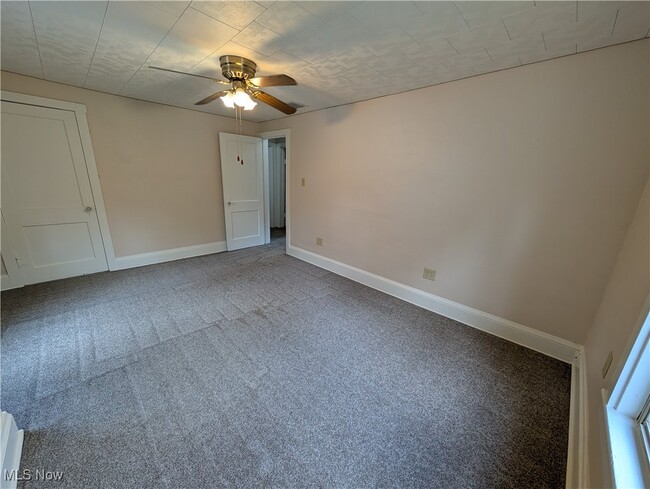 Building Photo - 486 Needham Ave