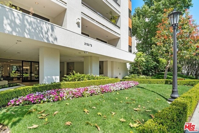 Building Photo - 2132 Century Park Ln