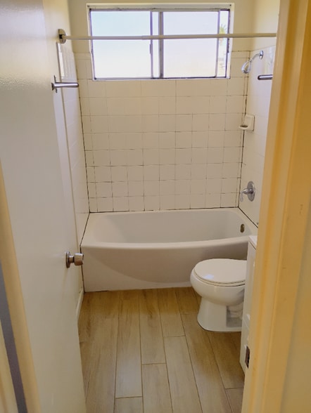 Building Photo - 2937 S Orange Dr