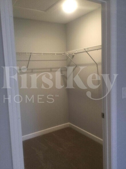 Building Photo - 328 SW Ridgecrest Dr