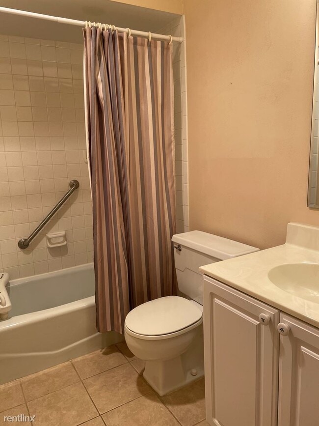 Building Photo - 2929 Sunnyside Dr
