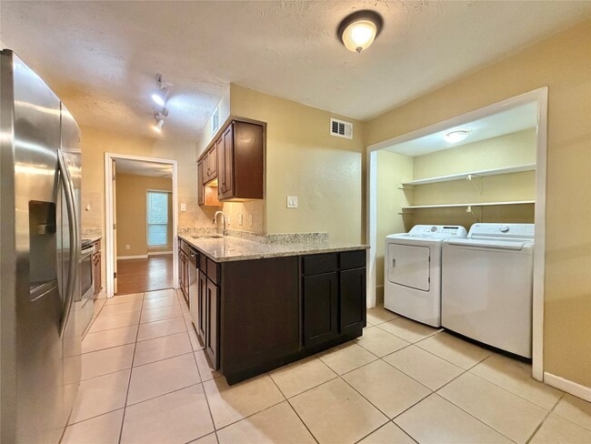 Building Photo - 5800 Lumberdale Rd
