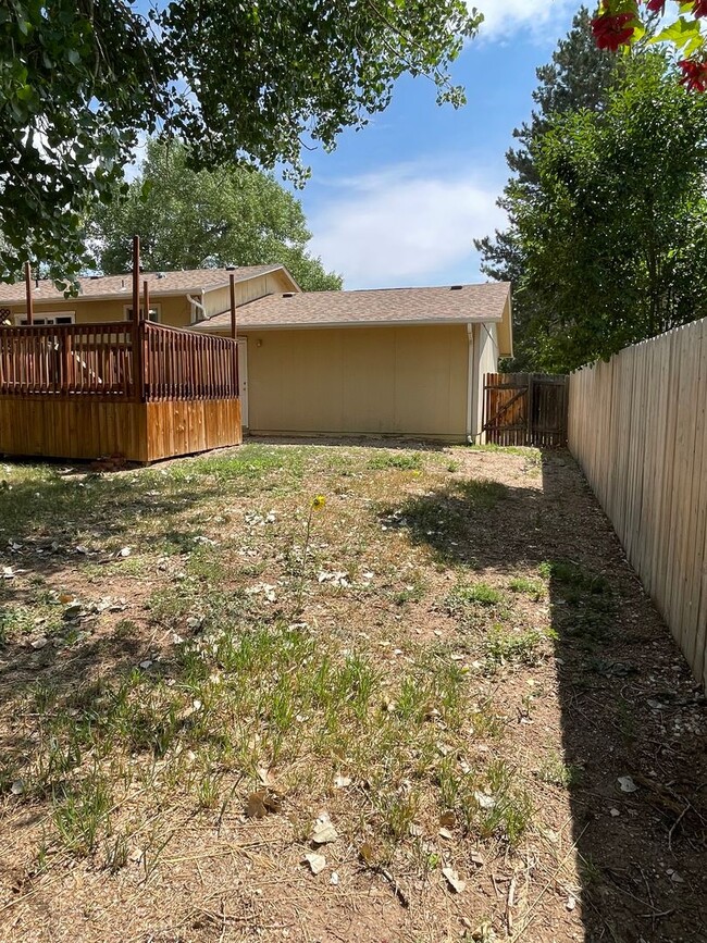 Building Photo - 4 Bed 2 Bath Home in great location West F...