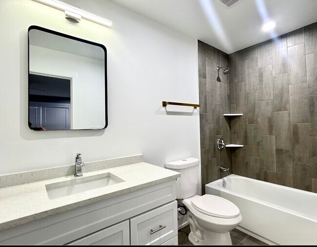 Building Photo - 1400 8th St