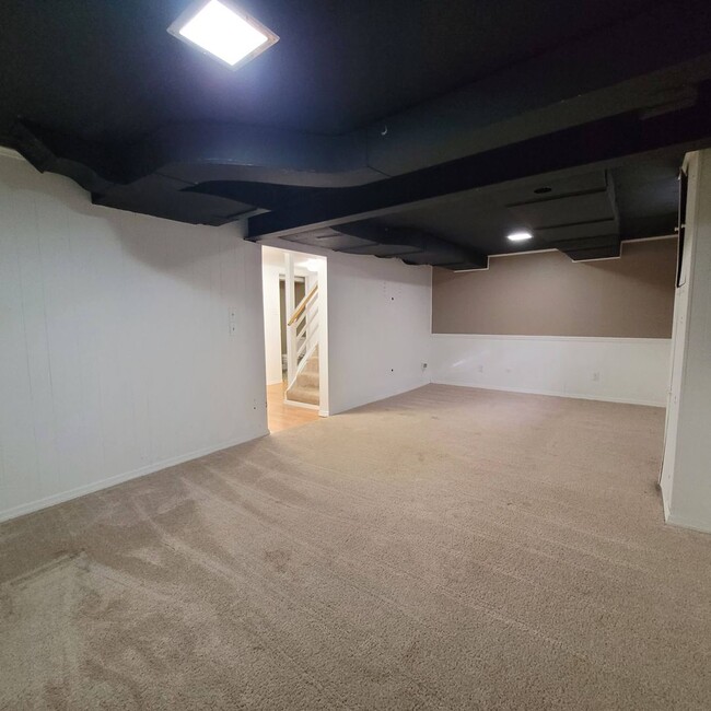 Building Photo - Upper St. Clair 4 Bedroom Home - In ground...